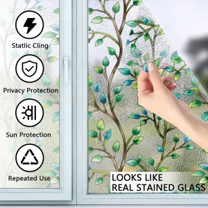 Vista detallada de la película para ventana de vidrio colorido, con adherencia estática y diseño.