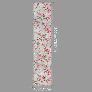 Vista detallada de la película decorativa para ventanas de flores de cerezo con textura y tamaño.
