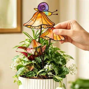 Piquet de plante champignon escargot en vitrail pour plantes en pot et déco de jardin.