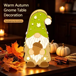 Veilleuse gnome en bois detail montrant un eclairage LED automnal et une decoration de table.