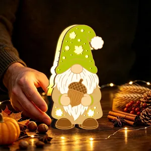 Veilleuse LED gnome en bois vue de détail, parfaite décoration de table Thanksgiving.