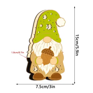 Détail d'ornement de gnome en bois avec dimensions, hauteur 15cm, largeur 7.5cm, épaisseur 1.8cm.