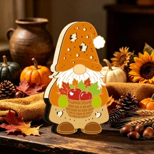 Décoration de table gnome en bois d'automne Thanksgiving avec lumière LED et accessoires.