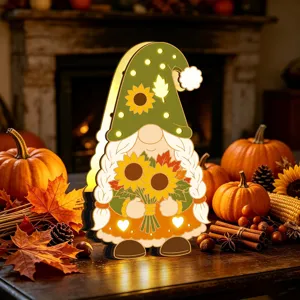 Veilleuse LED en bois nain d'automne vue détaillée avec lumières chaudes et décorations.