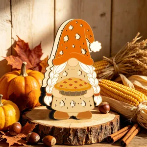 Décoration de table gnome d'automne en bois avec motif de feuille d'érable en ambiance festive.