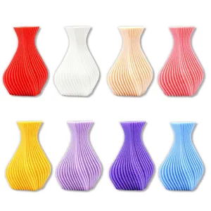 Primo piano di mini vasi magnetici colorati stampati in 3D con dettagli a coste.