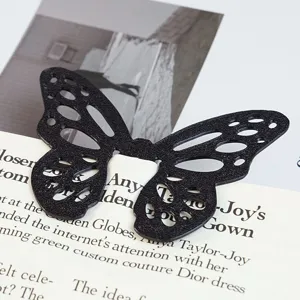 Schwarzer hohler Schmetterling Lesezeichen, exquisites Tiermotiv für Buchliebhaber und Studenten.