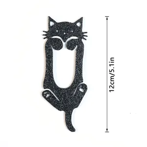 Schwarzes strukturiertes Katzen Lesezeichen aus Metall für Buchliebhaber und Studenten.