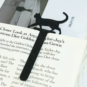 3D gedruckter schwarzer Katzen Lesezeichen fuer Buecher, niedlicher Tiermarker fuer Leser.