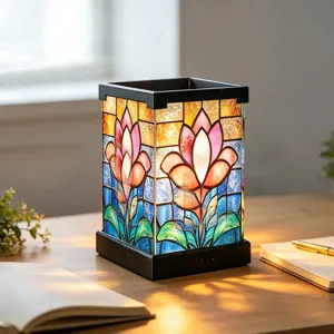 Buntglas-Stil LED-Nachtlicht mit Blumenmuster, perfekte Nachttisch-Dekorationslampe.