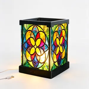 Bunte quadratische Nachtlampe im Buntglas-Stil mit USB-betriebener LED-Beleuchtung für das Schlafzimmer.