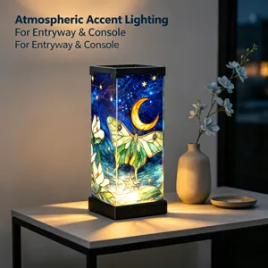 Lampada da comodino decorativa con motivo cielo stellato e falena, illuminazione d'accento.
