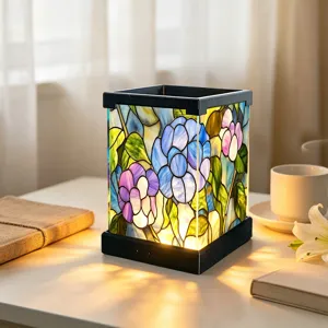 Bunte Buntglas-Stil LED Nachttischlampe, dekorative Tischleuchte mit Blumenmuster.
