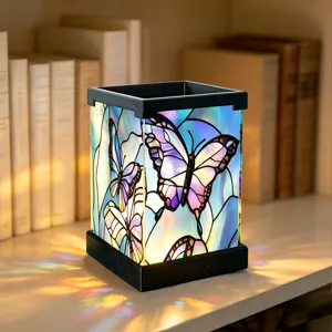 Detailaufnahme Buntglas Schmetterling LED Nachtlicht, farbige Acryl Schreibtischlampe für Zimmer.