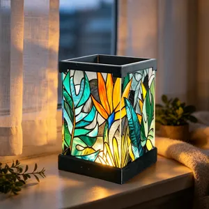Buntglas-Stil LED Nachtlicht mit tropischem Blattmuster fuer dekorative Schlafzimmer.