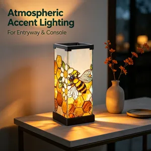 Lampada da tavolo in vetro colorato con ape e alveare, perfetta illuminazione decorativa calda.