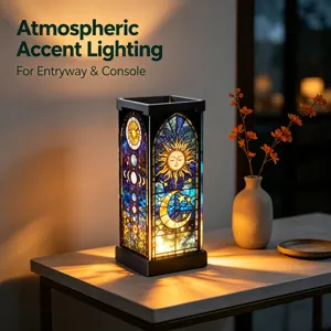 Lampada da tavolo decorativa in vetro colorato con sole e luna celesti per la casa.