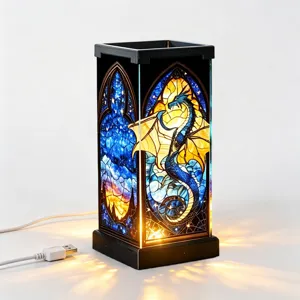 Primo piano dettagliato del pannello in vetro decorato con drago e splendida luce calda.