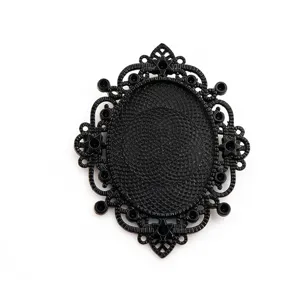 Détail de plateau pendentif ovale noir en alliage, accessoire de montage bijoux DIY vintage.