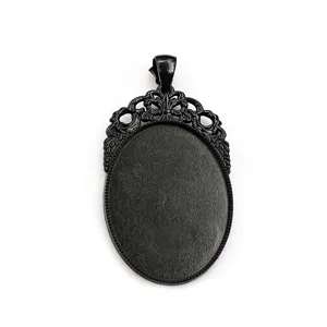 Plateau pendentif ovale noir en alliage avec design vintage idéal pour la création DIY.
