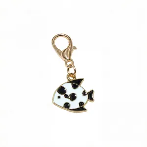 Pendentif poisson tacheté noir et blanc en alliage doré accessoire bijoux DIY 1,2g