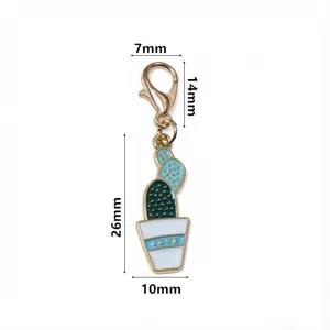 Pendentif cactus en émail avec fermoir mousqueton alliage DIY accessoire de bijoux artisanat.