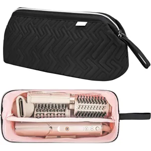 Vista dettagliata della disposizione interna della borsa da viaggio per strumenti per capelli.