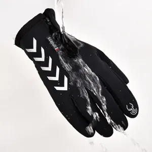 Waterproof winter cycling gloves detail showing high water resistance and cozy thermal fleece lining.