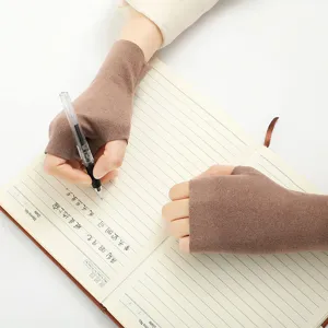 Thermal half-finger gloves for women and men, winter warm stretch wrist support gloves.