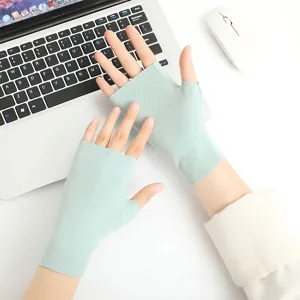 Comfortable half-finger gloves in light green, stretchy fabric for cycling and daily wear.