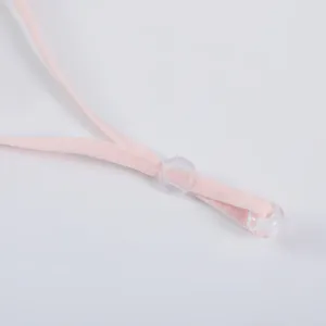 Sangle élastique réglable avec boucles en plastique transparent pour accessoire de masque.