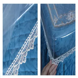 Nappe de table imperméable en PVC avec une bordure en dentelle exquise et matelassage.