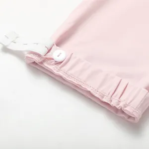 Détail de manchons anti-UV en soie glacée, brassards de protection solaire pour extérieur.