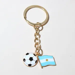 Porte-clés en alliage doré avec pendentif ballon de football et drapeau argentine.