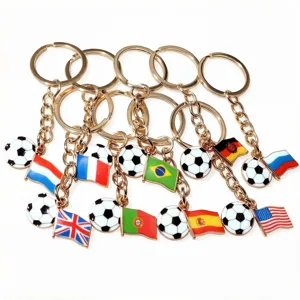 Porte-clés ballon de football et drapeau national, pendentif anneau résistant pour usage quotidien.
