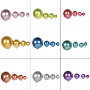 Set van metallic chrome latex ballonnen in verschillende maten en kleuren voor feest.