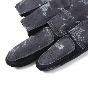 Breathable outdoor fishing gloves three fingerless non-slip summer gear for men use.