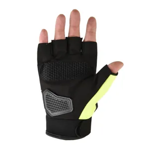 Details of half-finger tactical gloves with breathable mesh and shockproof rubber guards.
