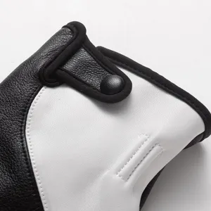 Heren motorhandschoenen van echt leer met contrasterende kleur en handige drukknoopsluiting.