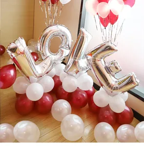 Set di pallonetti perlati addensati con lettere in foglia d'argento LOVE per matrimonio