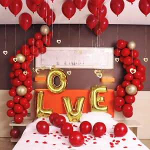 Ensemble de décoration de ballons de mariage romantiques avec des ballons rouges et dorés LOVE.