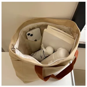 Sac cabas en toile détail intérieur grande capacité, idéal pour les cours et les loisirs.