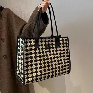 Sac cabas en toile pour femme grande capacite damier noir et blanc sac a epaule decontracte.