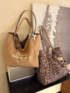 Leopard print canvas tote bag, large capacity casual shoulder bag for women daily commute.