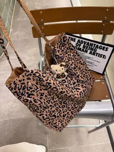 Leopard print canvas tote bag detail, featuring large capacity and stylish design.