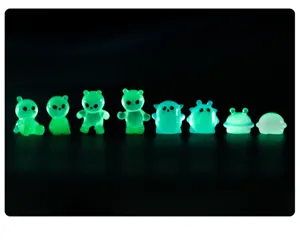 Set in miniatura in resina luminosa con spiriti degli alberi, fantasmi e alieni per la decorazione.