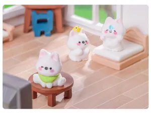 Primer plano de figuras de resina de perrito blanco en miniatura en una escena bonita.