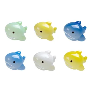 Set di statuette in resina di piccoli squali micro paesaggio luminoso per decorazione acquario
