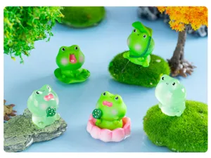 Set di simpatiche figurine in miniatura di rane in resina per decorazione da scrivania fai.