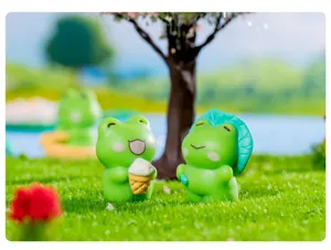 Set di statuette in resina con rane in miniatura, perfette per decorazione giardino fai da te.